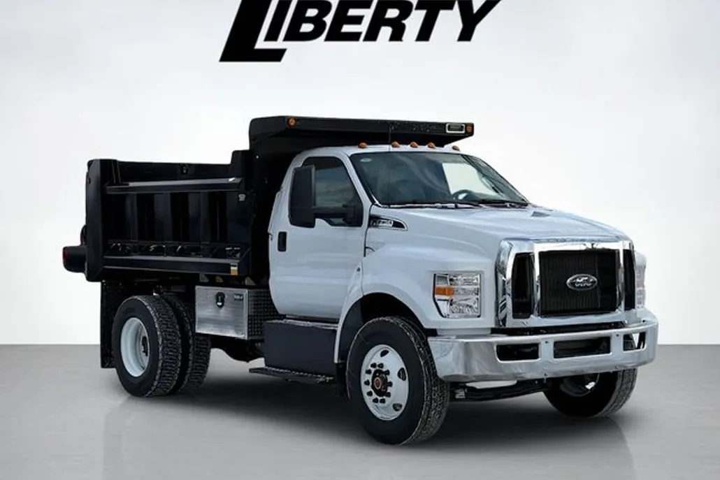2025 Ford F-750 photo 1