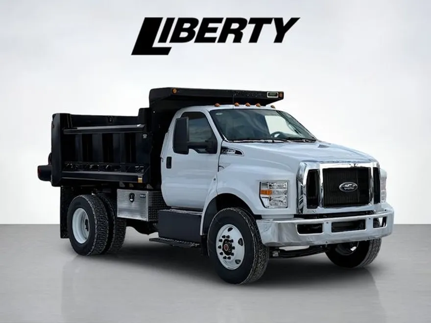 2025 Ford F-750 photo 1
