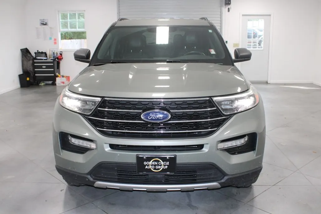 2020 Ford Explorer XLT photo 1