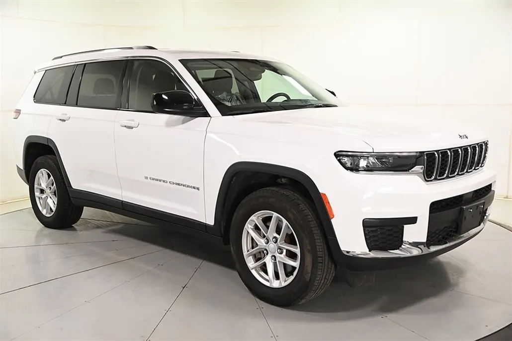 2023 Jeep Grand Cherokee Laredo photo 1