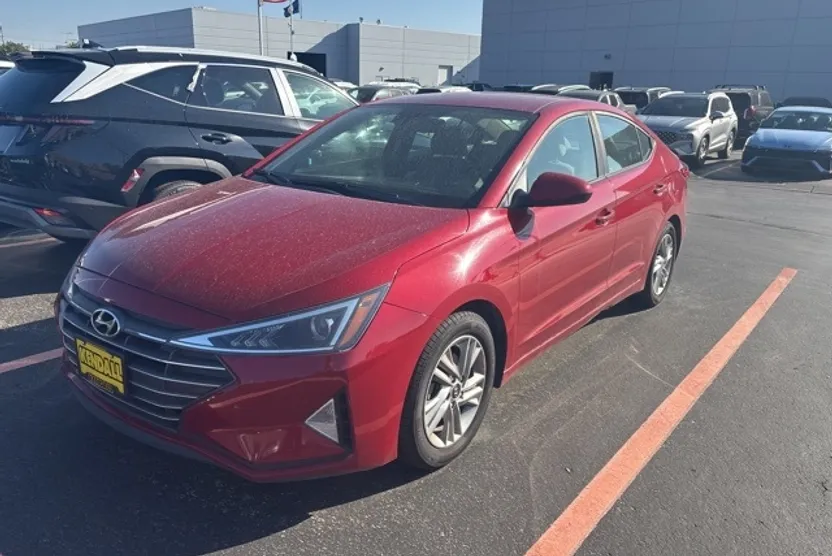 2020 Hyundai Elantra SEL photo 1