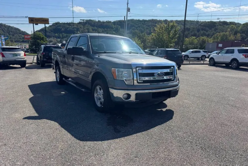 2013 Ford F-150 XLT photo 1