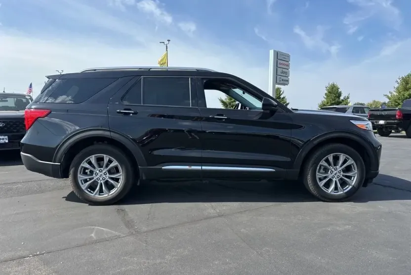 2024 Ford Explorer Limited photo 1