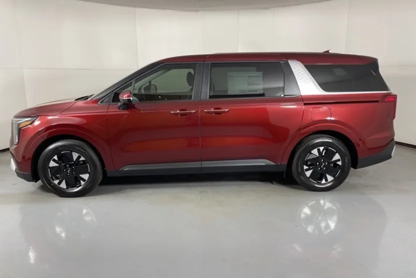 2026 Kia Carnival LXS photo 1