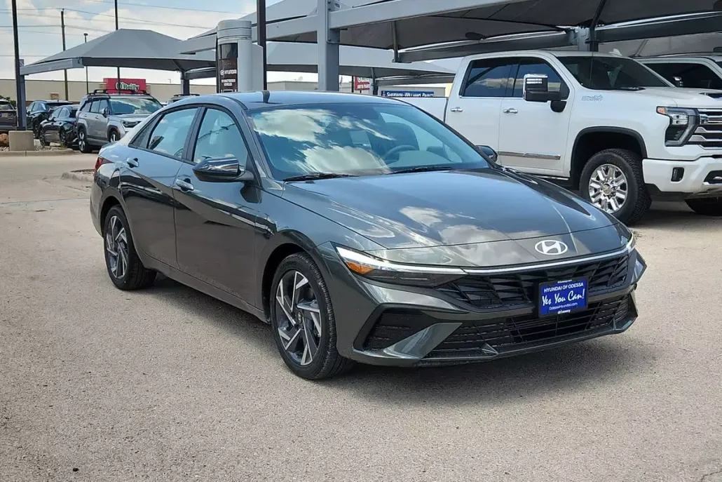 2025 Hyundai Elantra SEL Sport photo 1
