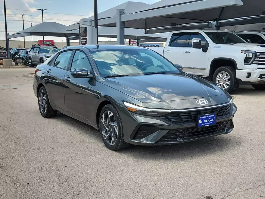 2025 Hyundai Elantra SEL Sport photo 1