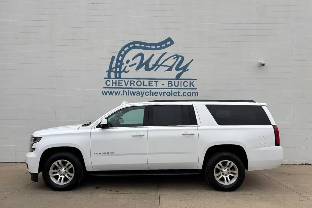 2020 Chevrolet Suburban LT photo 1