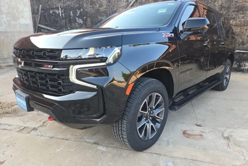 2023 Chevrolet Suburban Z71 photo 1