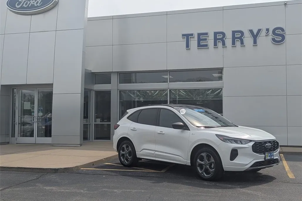 2023 Ford Escape ST-Line photo 1