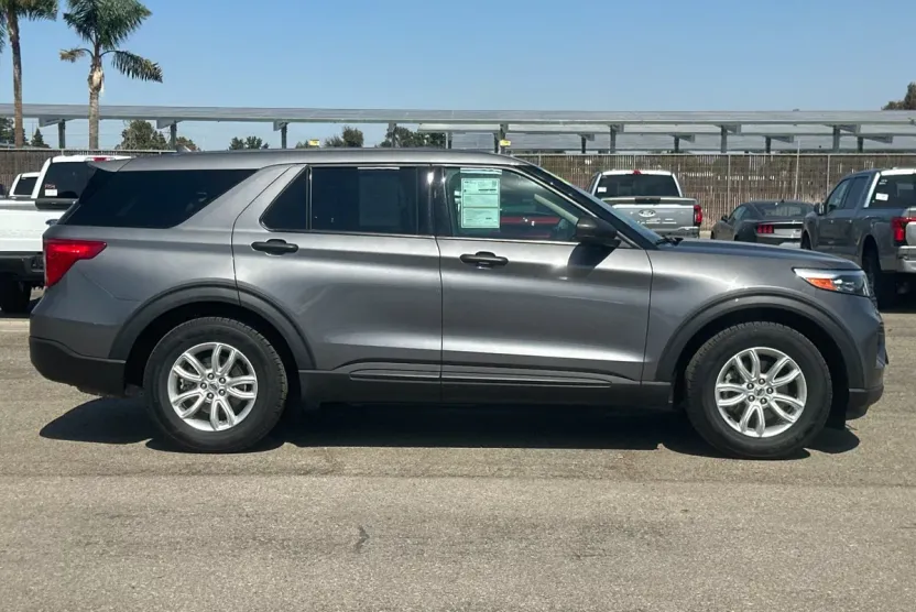 2021 Ford Explorer Base photo 1