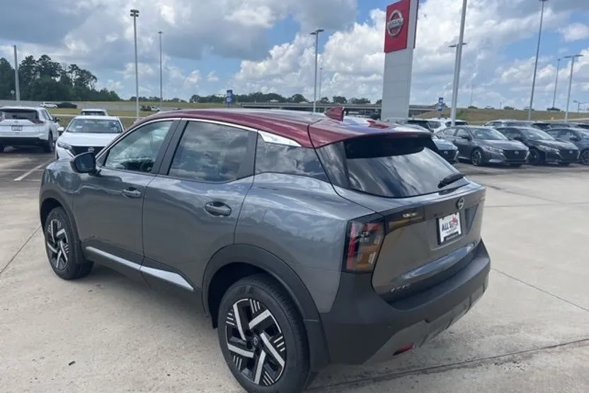 2025 Nissan Kicks SV photo 1