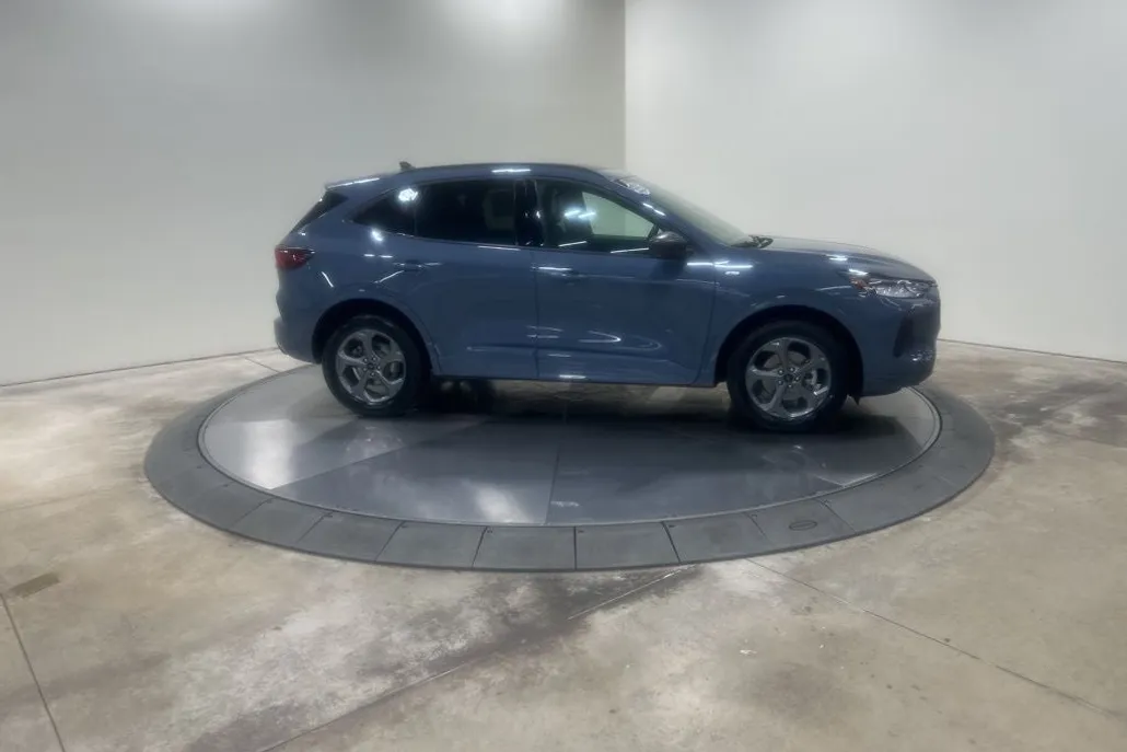 2024 Ford Escape ST-Line photo 1