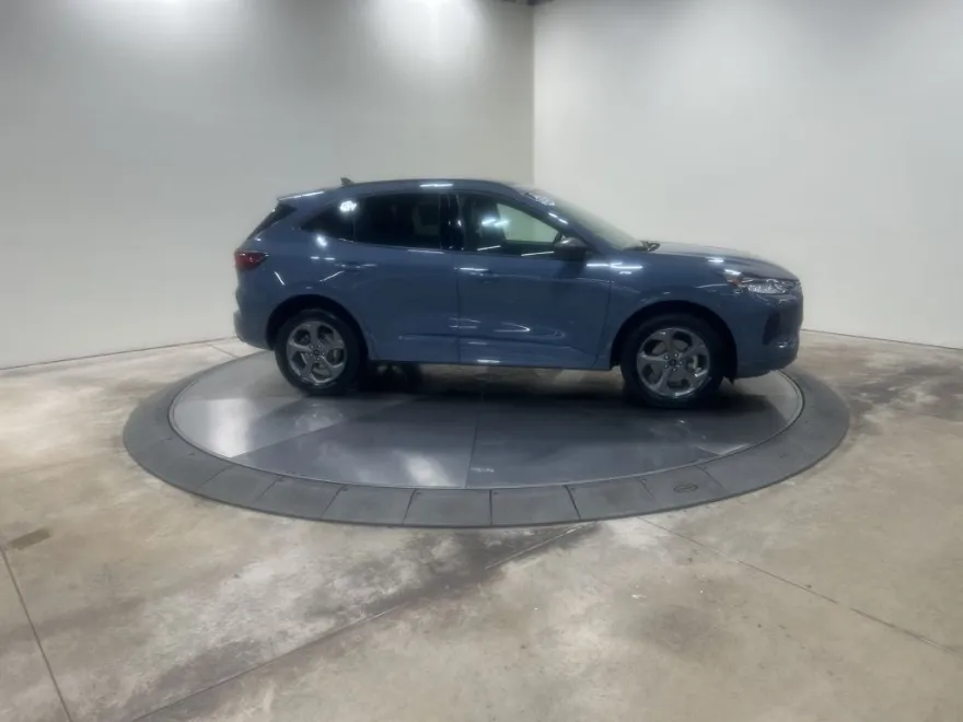 2024 Ford Escape ST-Line photo 1