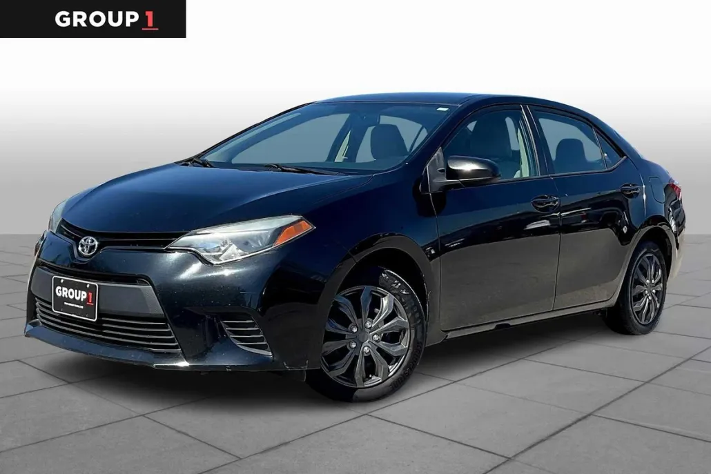 2014 Toyota Corolla LE photo 1