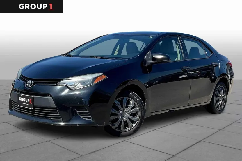 2014 Toyota Corolla LE photo 1