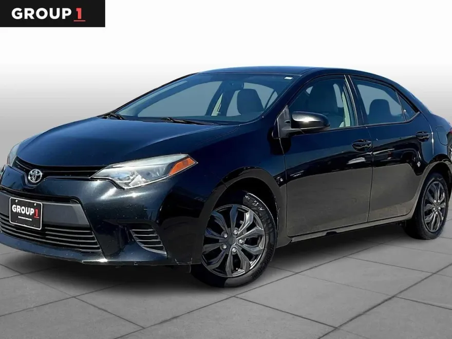 2014 Toyota Corolla LE photo 1
