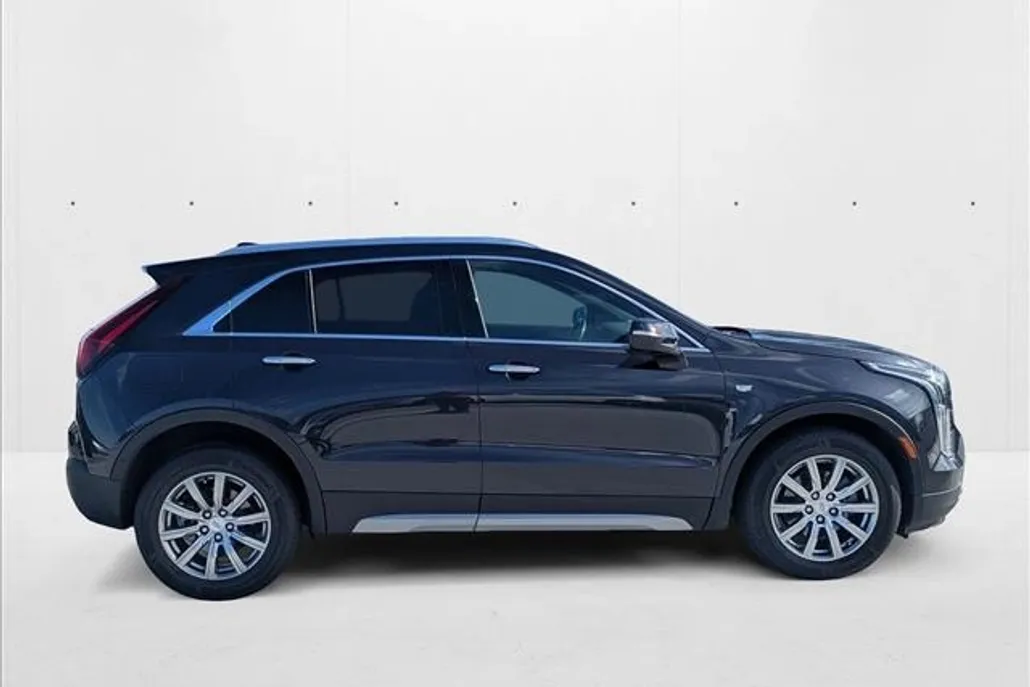 2022 Cadillac XT4 Premium Luxury photo 1