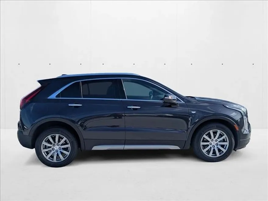 2022 Cadillac XT4 Premium Luxury photo 1