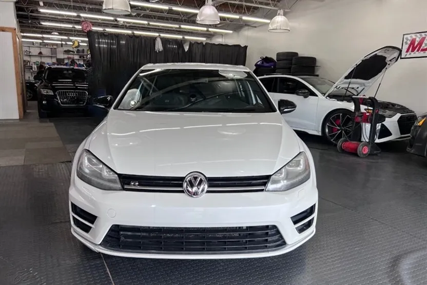 2016 Volkswagen Golf R 4Motion photo 1