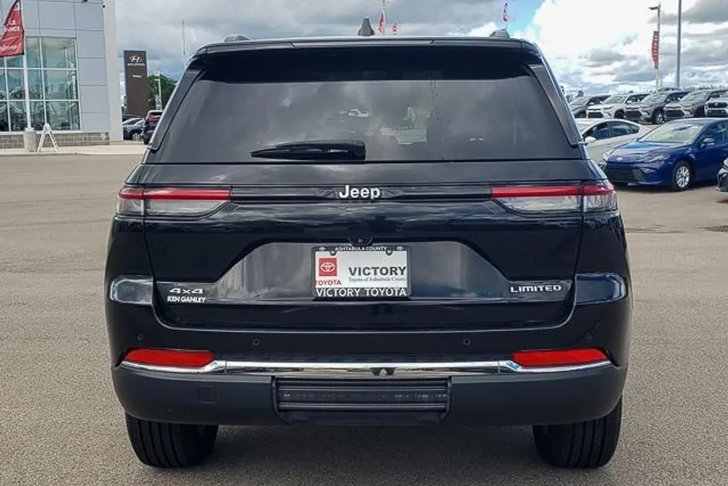 2022 Jeep Grand Cherokee Limited photo 1