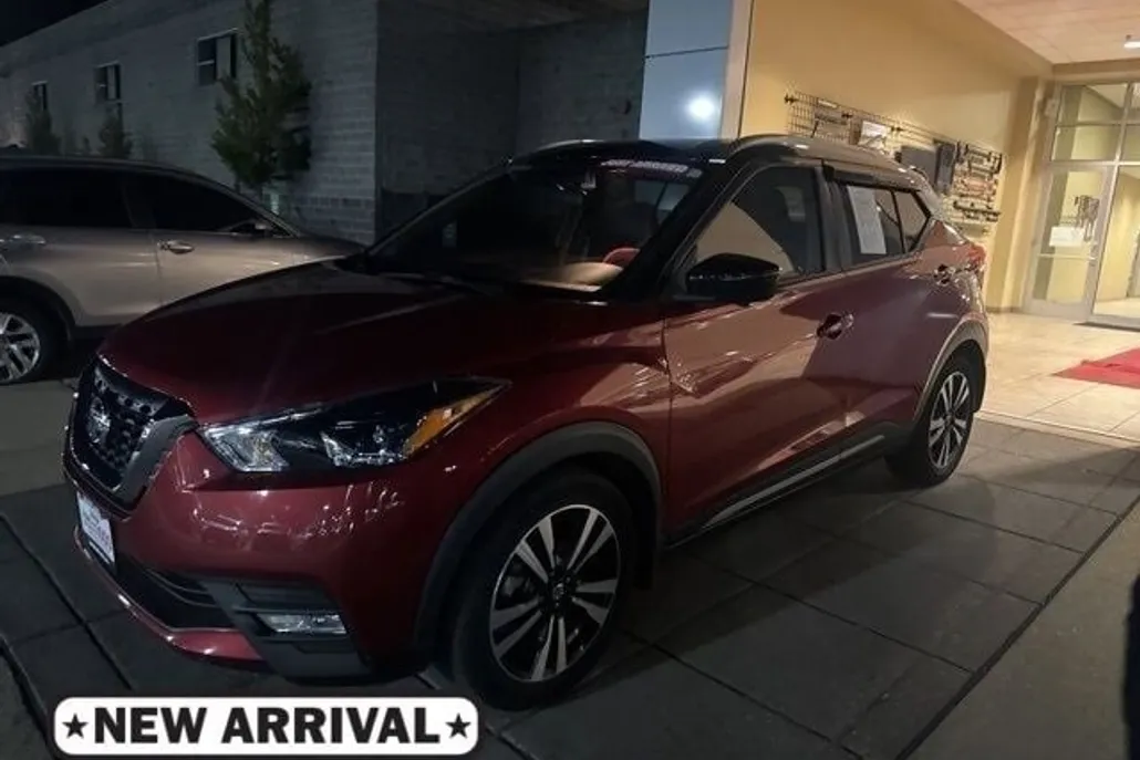 2019 Nissan Kicks SR photo 1