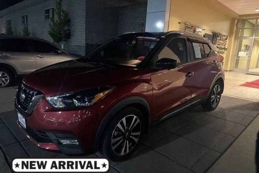 2019 Nissan Kicks SR photo 1