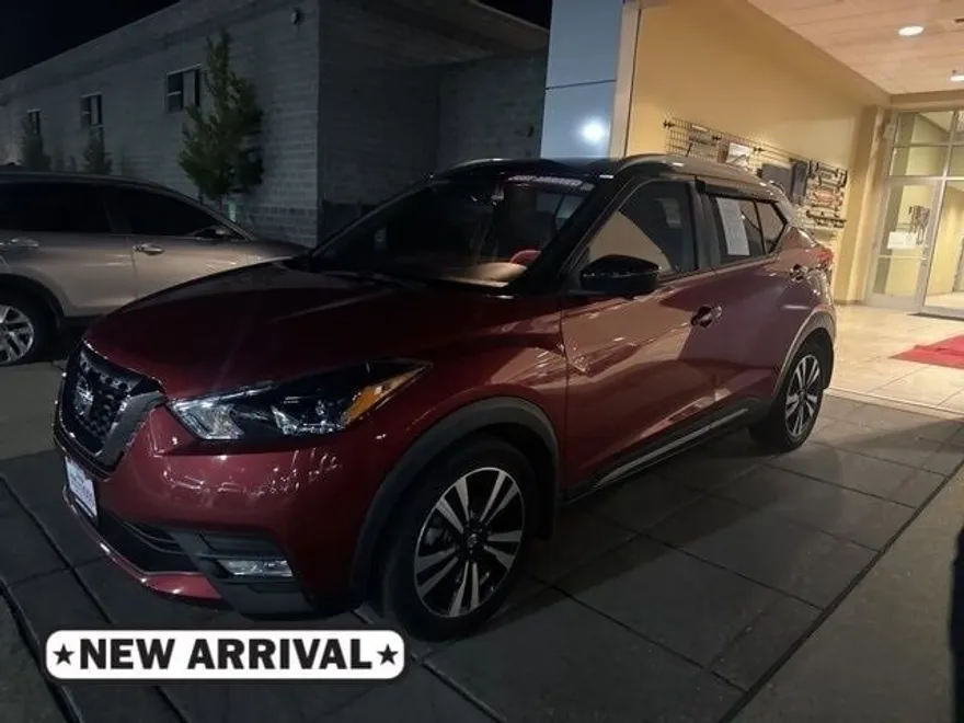 2019 Nissan Kicks SR photo 1