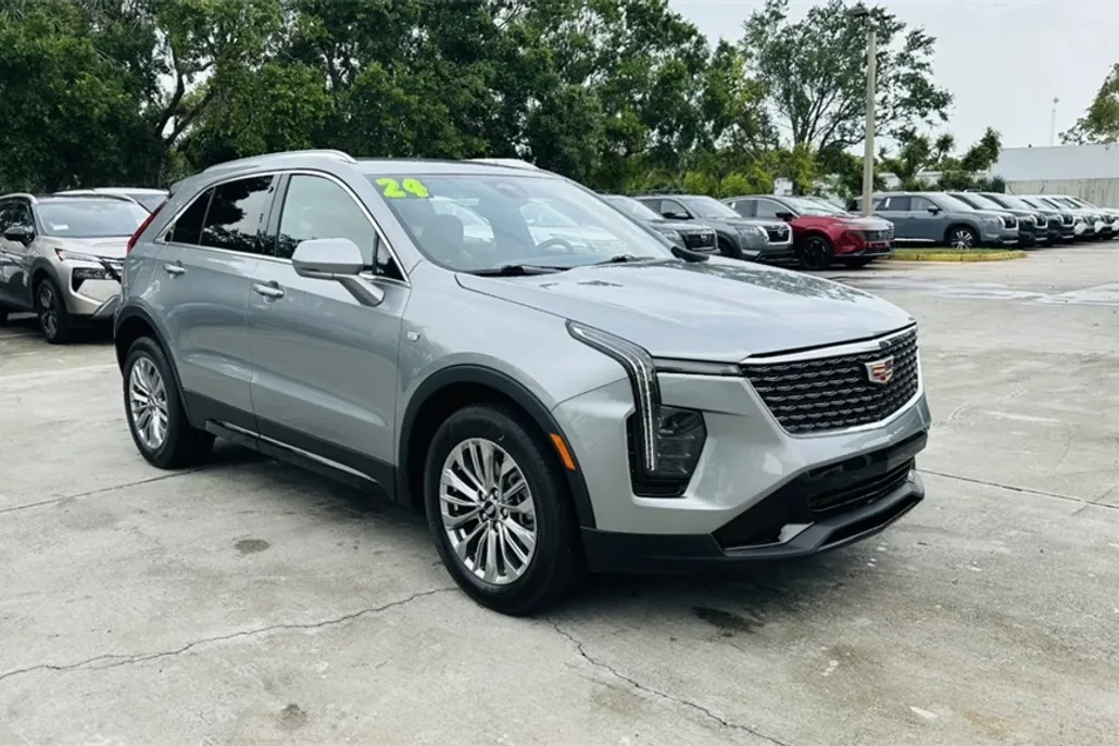 2024 Cadillac XT4 Premium Luxury photo 1