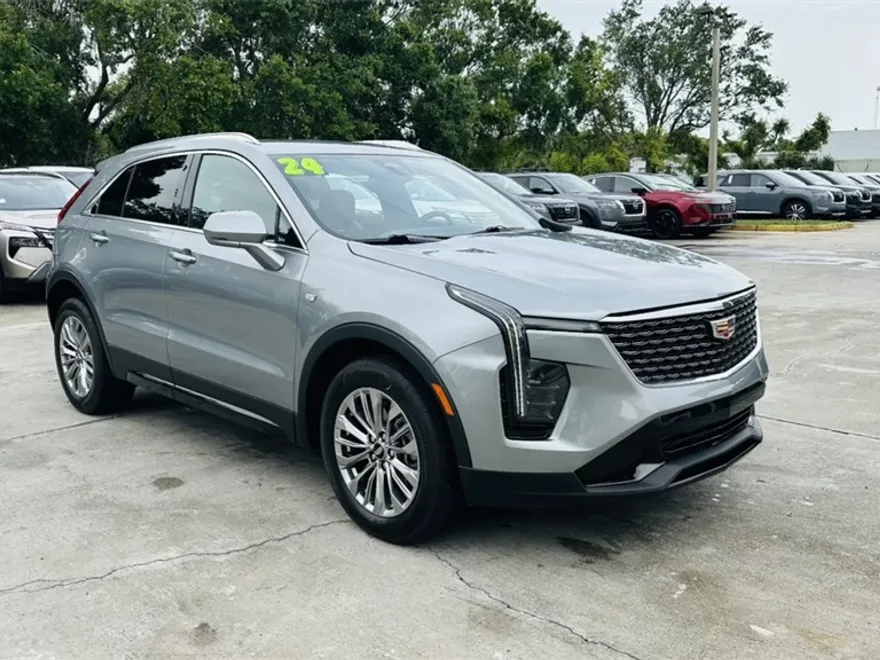 2024 Cadillac XT4 Premium Luxury photo 1