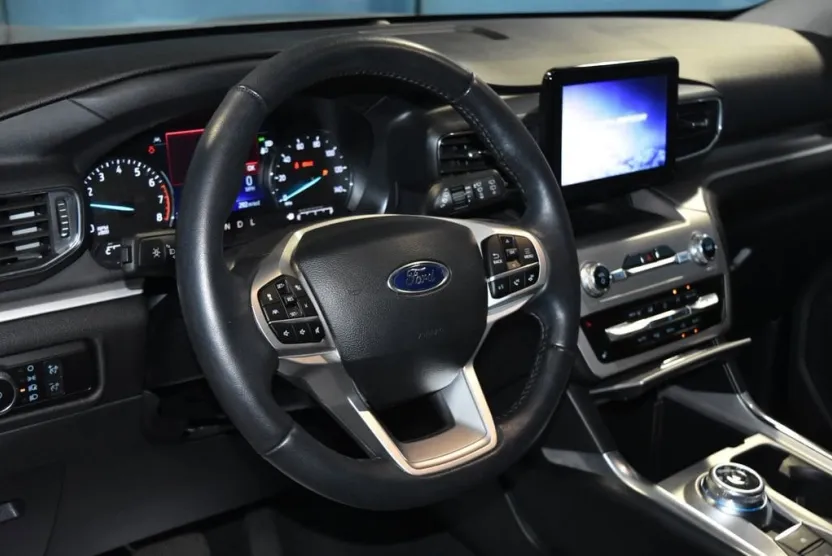 2022 Ford Explorer XLT Sport photo 1