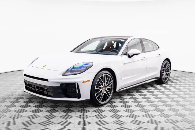2025 Porsche Panamera 4 photo 1