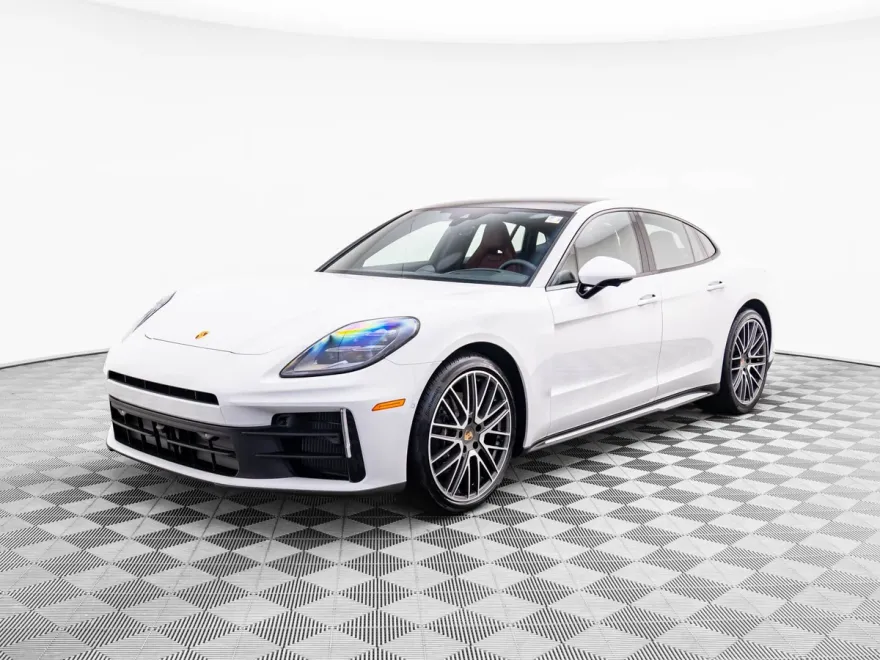 2025 Porsche Panamera 4 photo 1