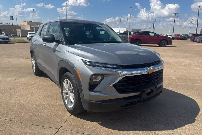 2024 Chevrolet Trailblazer LS photo 1