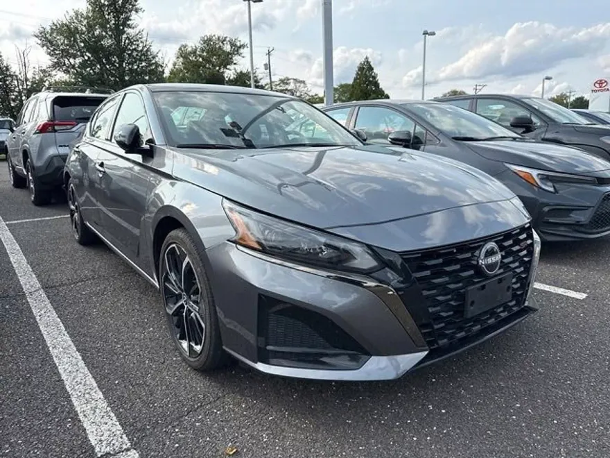 2024 Nissan Altima 2.5 SR photo 1