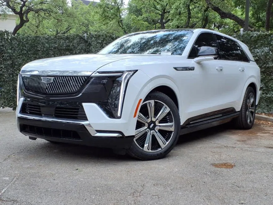 2025 Cadillac Escalade IQ Luxury photo 1