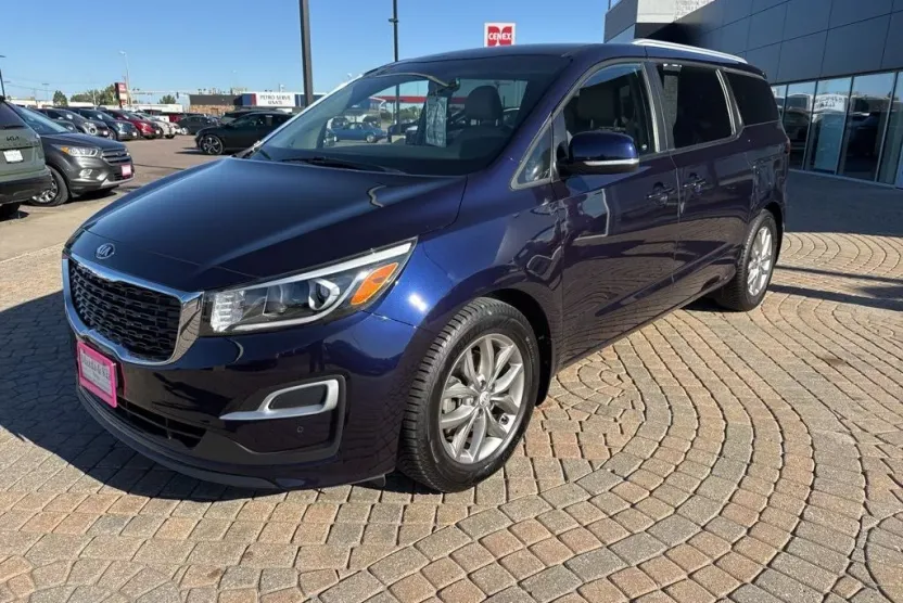 2020 Kia Sedona EX photo 1