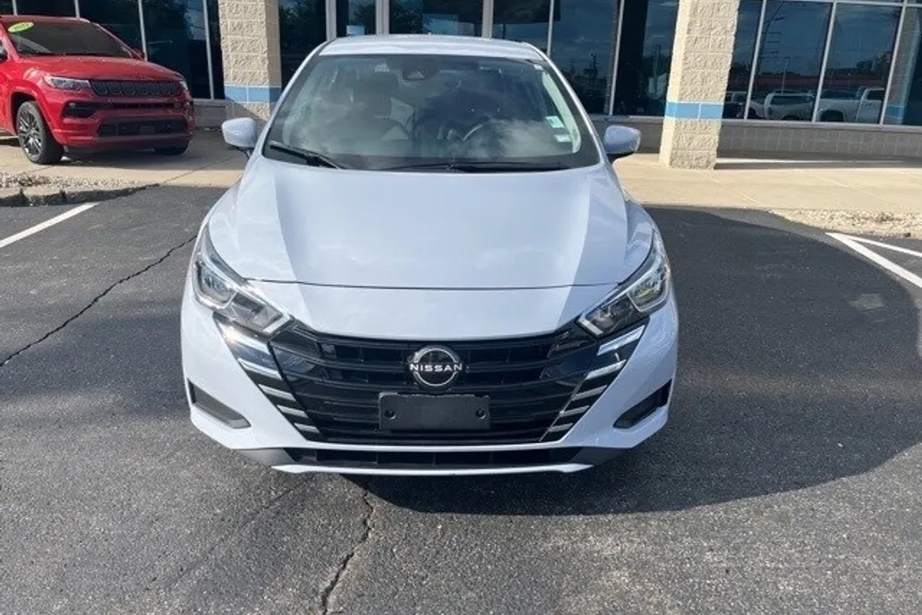 2024 Nissan Versa 1.6 SV photo 1