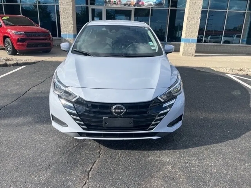 2024 Nissan Versa 1.6 SV photo 1
