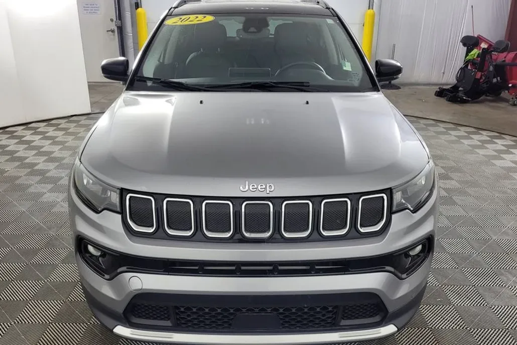 2022 Jeep Compass Limited photo 1