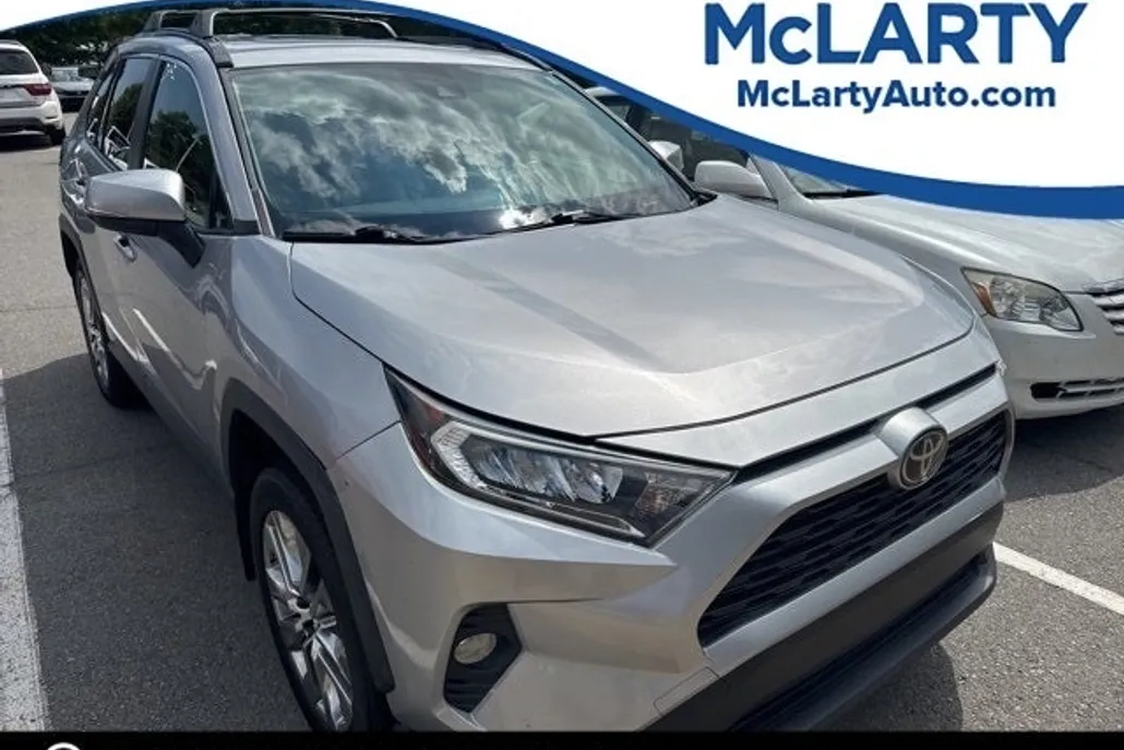2019 Toyota RAV4 XLE Premium photo 1