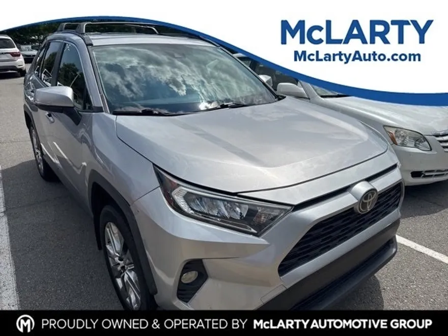 2019 Toyota RAV4 XLE Premium photo 1