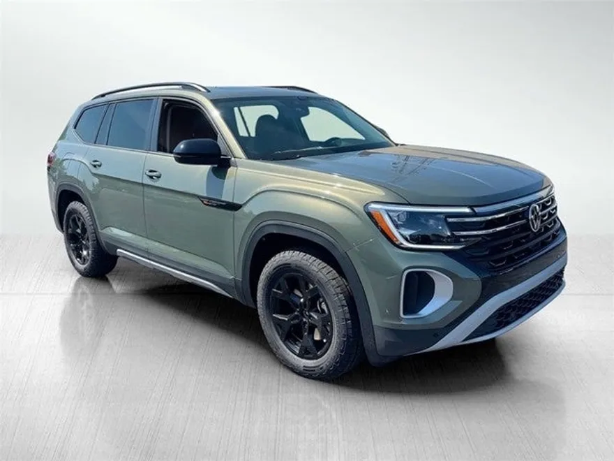2025 Volkswagen Atlas Peak Edition SE photo 1
