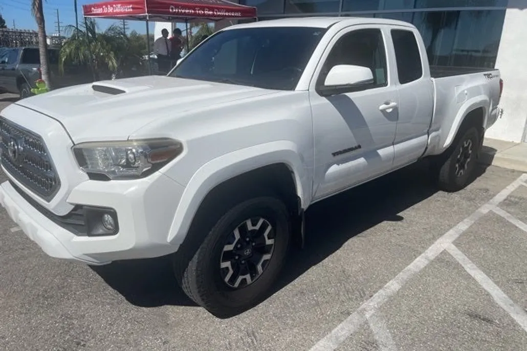 2016 Toyota Tacoma TRD Sport V6 photo 1