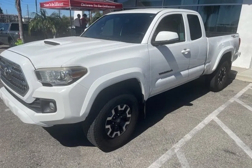 2016 Toyota Tacoma TRD Sport V6 photo 1