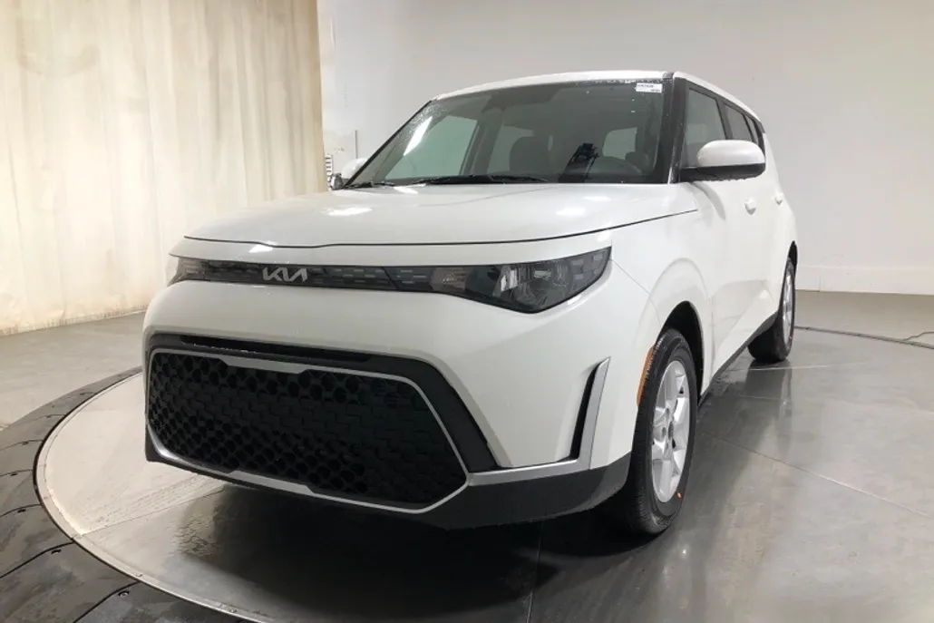 2025 Kia Soul LX photo 1