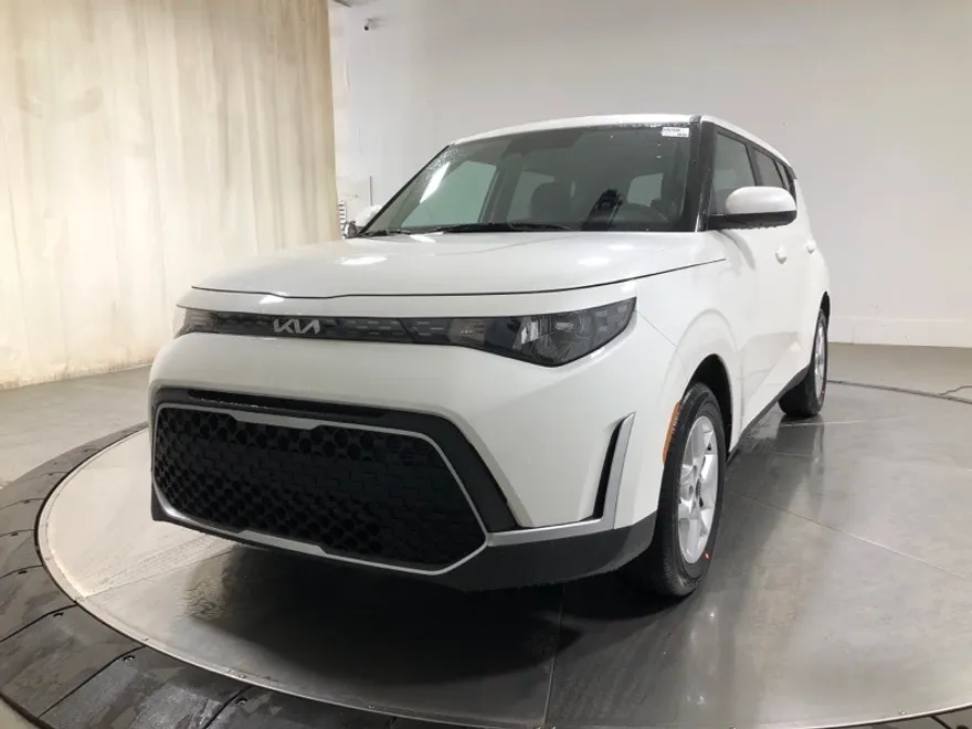 2025 Kia Soul LX photo 1