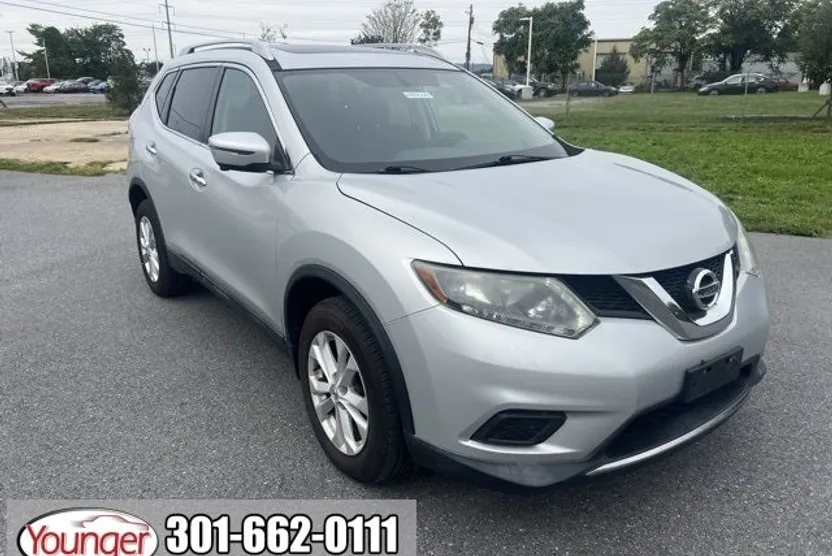 2016 Nissan Rogue SV photo 1