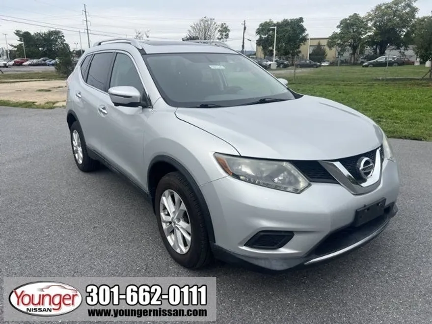 2016 Nissan Rogue SV photo 1