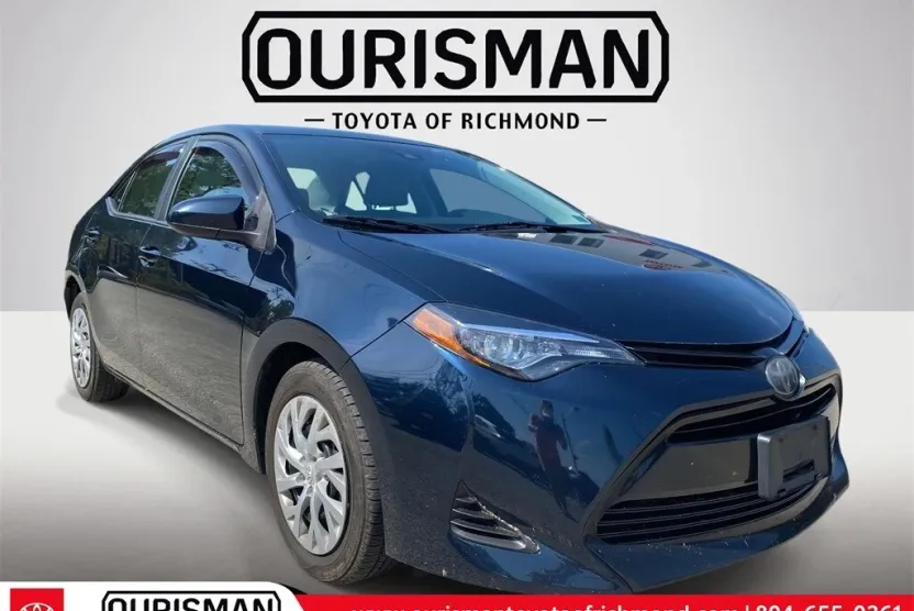 2019 Toyota Corolla LE photo 1