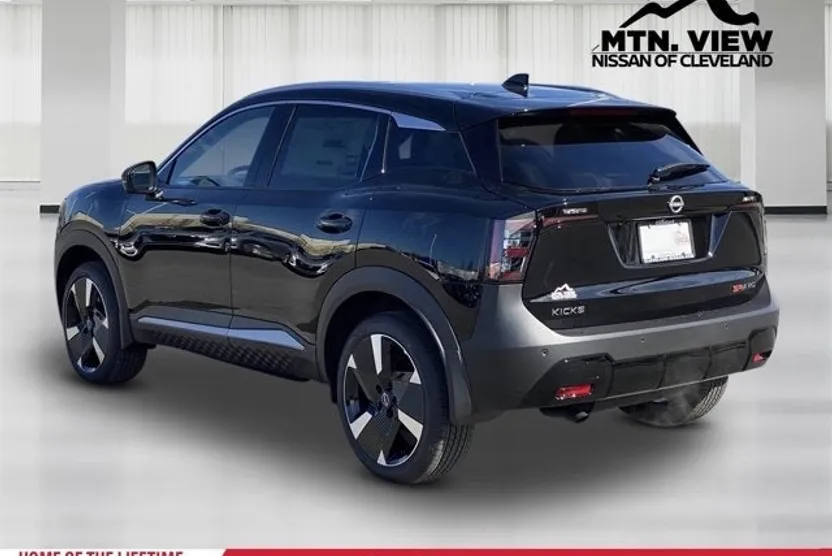 2025 Nissan Kicks SR photo 1